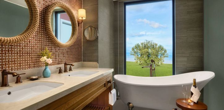 admiral-suite-with-ocean-front-seaview_06-2