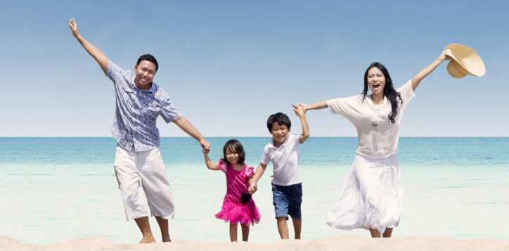 familly-beach-resize-new-2