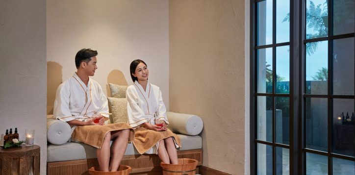 spa-with-model_10919-2